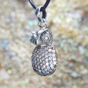 Eulen-Anhänger mit Weißtopasen