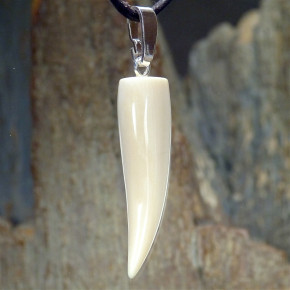 Zahnanhänger hell mit cremiger Spitze