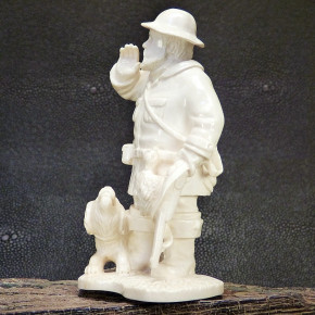Jäger mit Hund aus Mammut