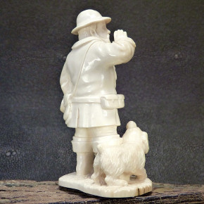 Jäger mit Hund aus Mammut