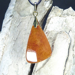 Bernstein-Anhänger mit wolkigen Einschlüssen