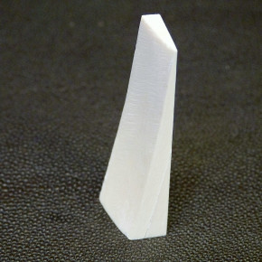 Mammut-Keilstück mit Riss ca. 57 x 18 x 14 bis 2 mm
