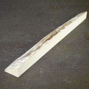 Mammut-Dreikant mit Rinde ca. 142 x 20 x 15 mm
