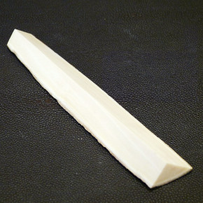 Mammut-Dreikant mit Rinde ca. 142 x 20 x 15 mm