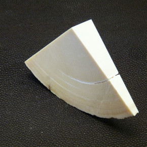 Keilscheibe mit Riss ca. 55 x 47 x 16 bis 4 mm