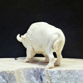 Bison aus Mammut-Elfenbein