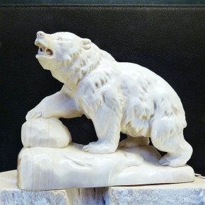 großer Grizzly-Bär aus Mammut