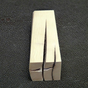 Mammut-Zuschnitt mit Rissen ca. 53x22,5x22,5mm