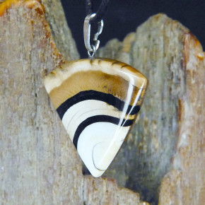 Mammut-Anhänger mit brauner Färbung