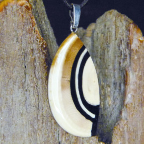 Mammut-Anhänger mit braunen Färbungen