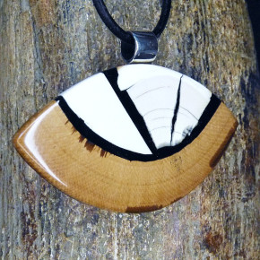 auffälliger Queranhänger aus Mammut