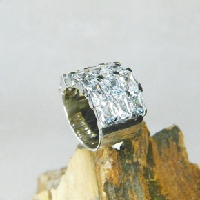 Silberring mit weißen Zirkonia W 18