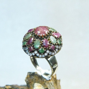 auffälliger Ring mit Rubinen W 17,2