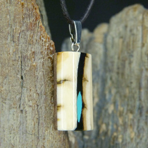 kleiner Anhänger mit Türkis