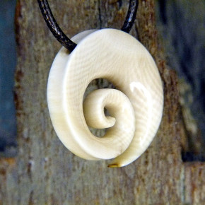 Hei Matau Spirale mit toller Maserung
