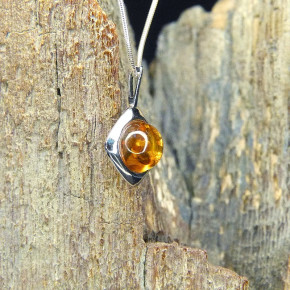 Silberanhänger mit Bernstein