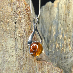 Silberanhänger mit Bernstein