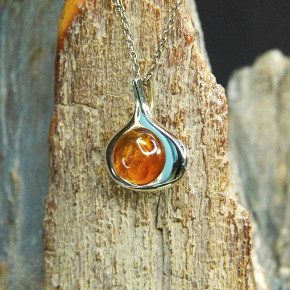 kleiner Goldanhänger 333/- mit Bernstein