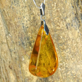 Bernstein-Anhänger klar