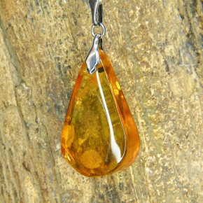 Bernstein-Anhänger klar