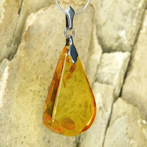 Bernstein-Anhänger klar