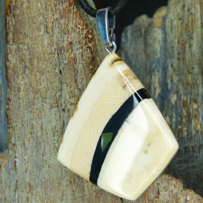 Mammut-Anhänger mit Jade