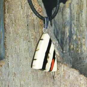 kleiner Anhänger mit Koralle