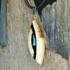 Mammut-Anhänger schön gefärbt mit Türkis