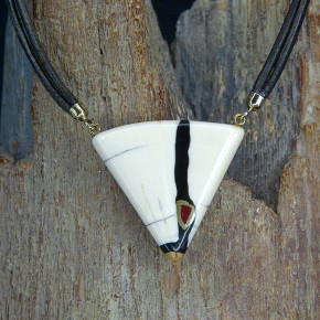 kleines Dreieckcollier mit Achat