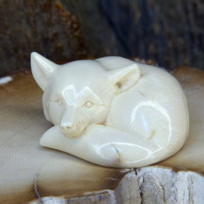 Fuchs schlafend aus Mammut-Elfenbein