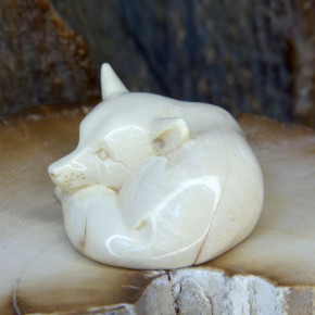 Fuchs schlafend aus Mammut-Elfenbein