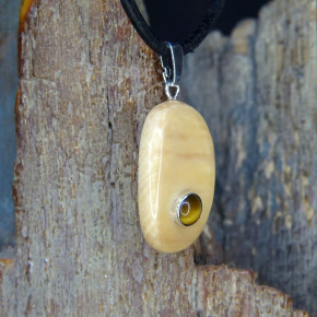 kleiner Mammut-Anhänger mit Tigerauge