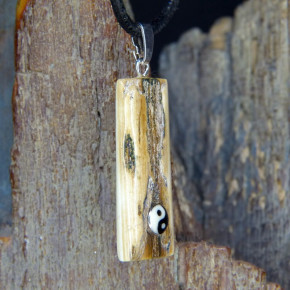 Mammut-Rindenanhänger mit Yin-Yang