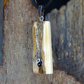 Mammut-Rindenanhänger mit Yin-Yang