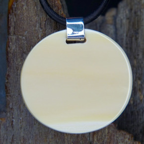 Mammut-Rindenanhänger mit Diopsid und Granat