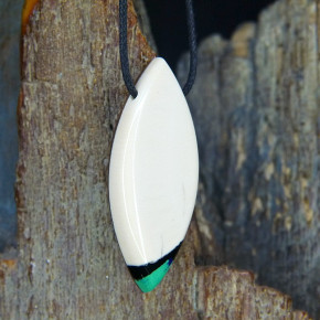 Navetteanhänger aus Mammut mit Azuritspitze