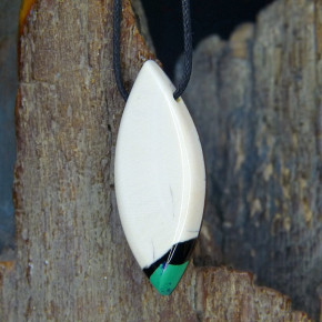 Navetteanhänger aus Mammut mit Azuritspitze