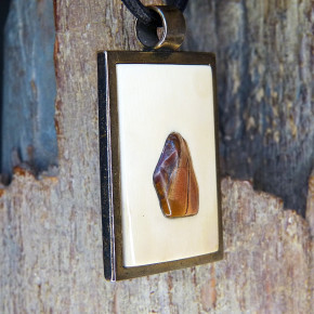 massiver Bronzeanhänger mit Mammut