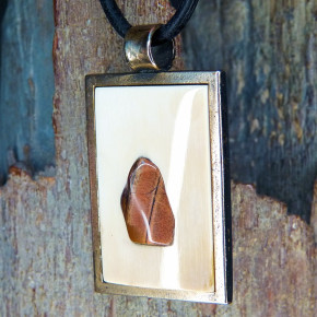 massiver Bronzeanhänger mit Mammut