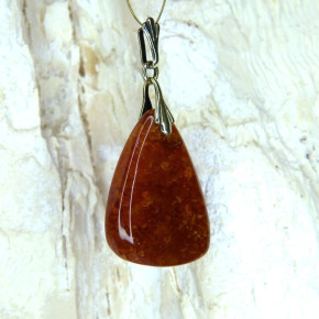 Bernstein-Anhänger dunkel