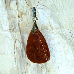 Bernstein-Anhänger dunkel