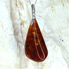 Bernstein-Anhänger dunkel