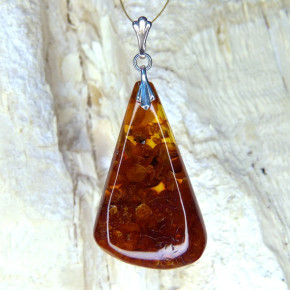 Bernstein-Anhänger dunkel