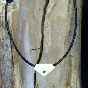 Mammut-Anhänger mit poliertem Messing