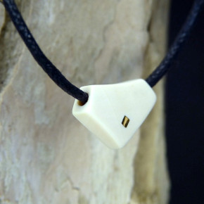 Mammut-Anhänger mit poliertem Messing