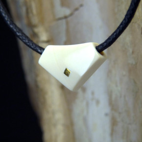 Mammut-Anhänger mit poliertem Messing