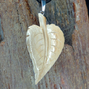 Lindenblatt als Anhänger