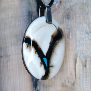 Schöner Scheibenanhänger mit Türkis