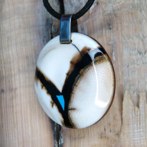 Schöner Scheibenanhänger mit Türkis