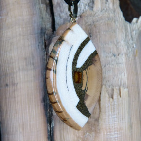 schöner Mammut-Anhänger mit Bernstein